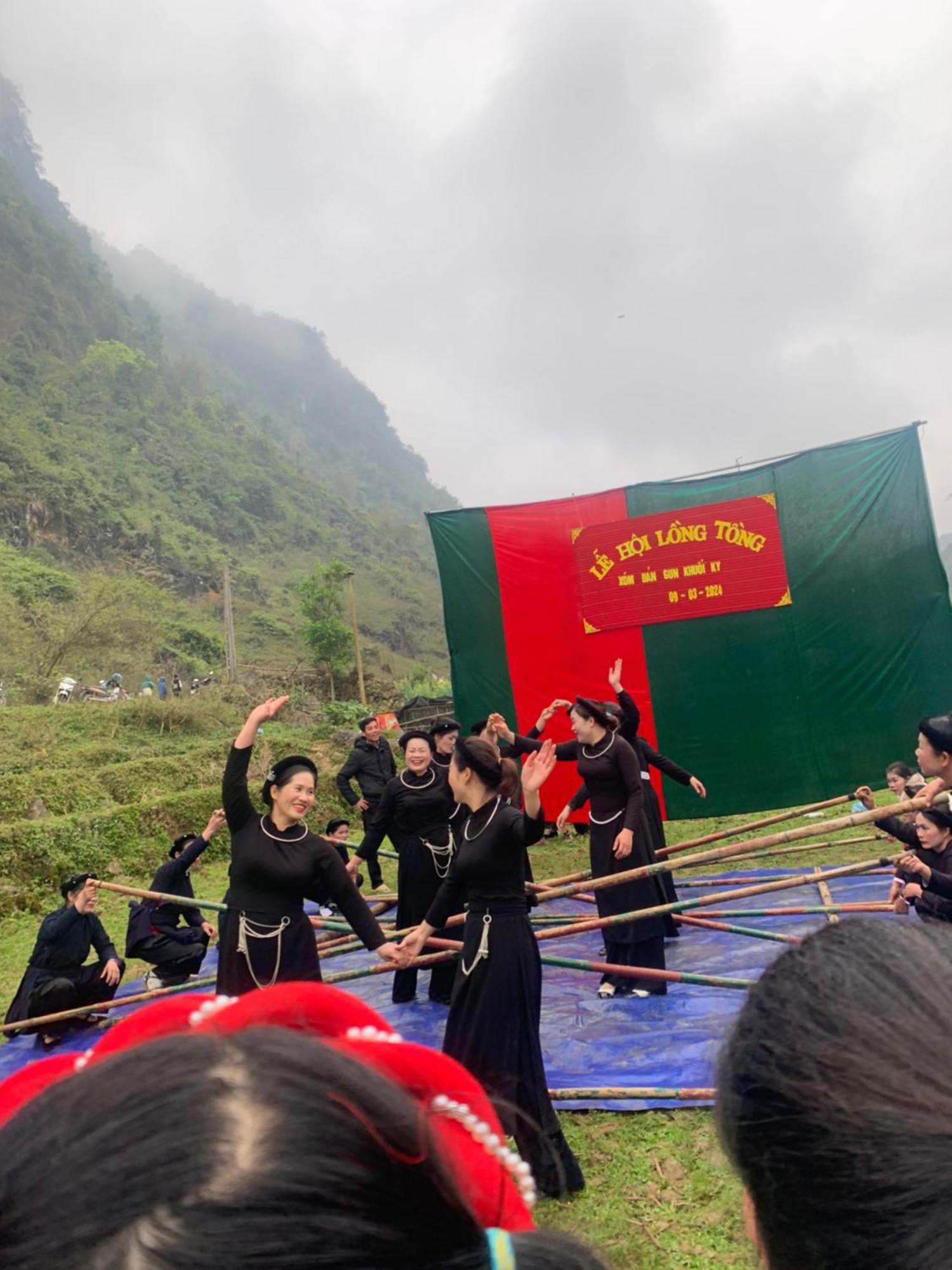 Nha Co Ban Gioc - Lang Da Khuoi Ky