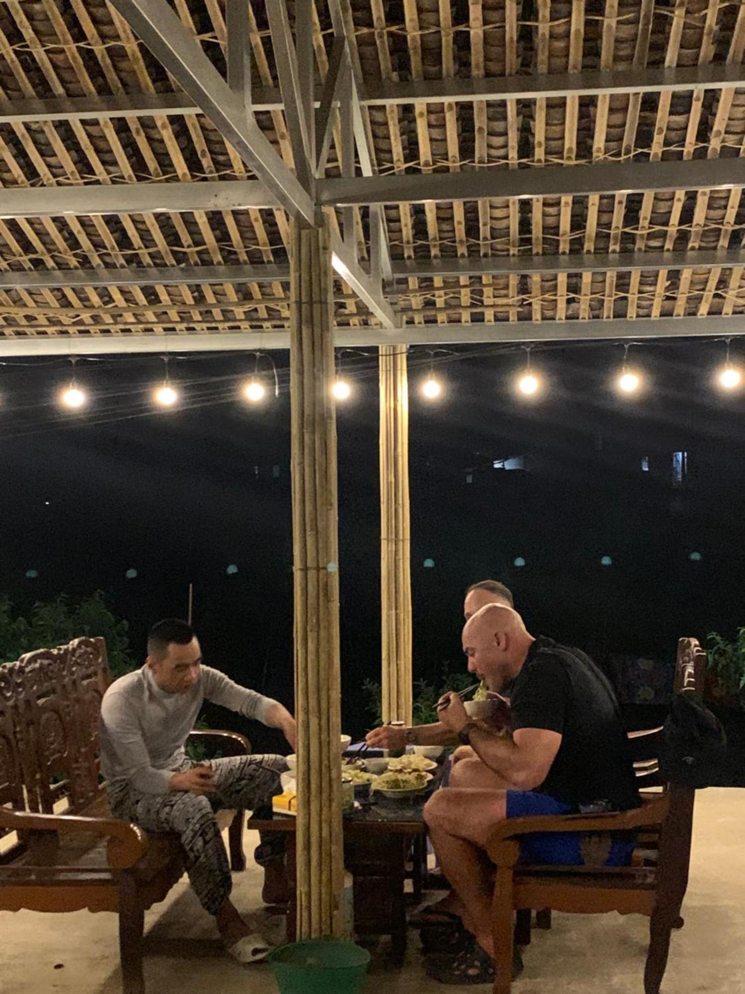 Nha Co Ban Gioc - Lang Da Khuoi Ky *
