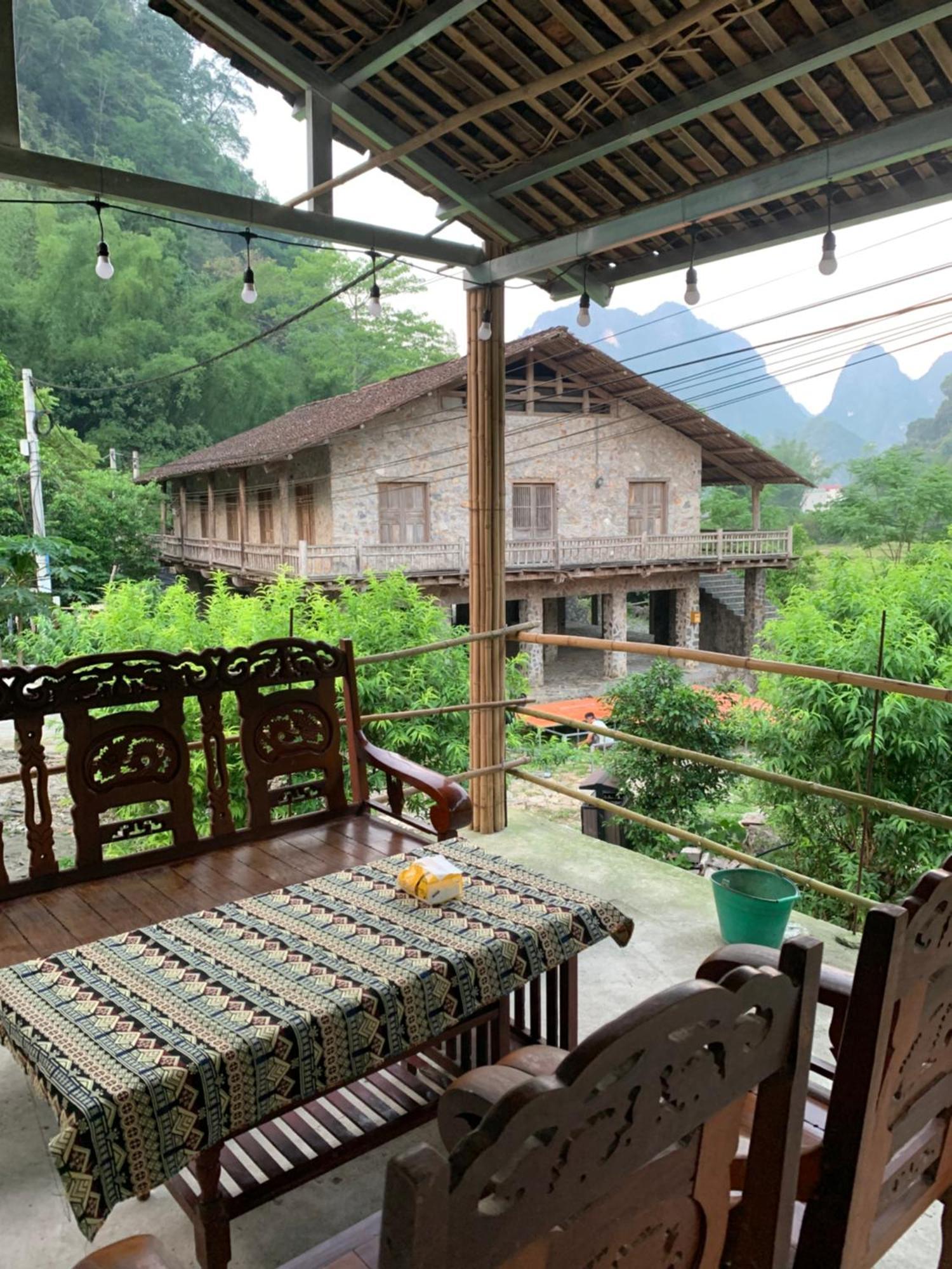 Nha Co Ban Gioc - Lang Da Khuoi Ky Trung Khanh