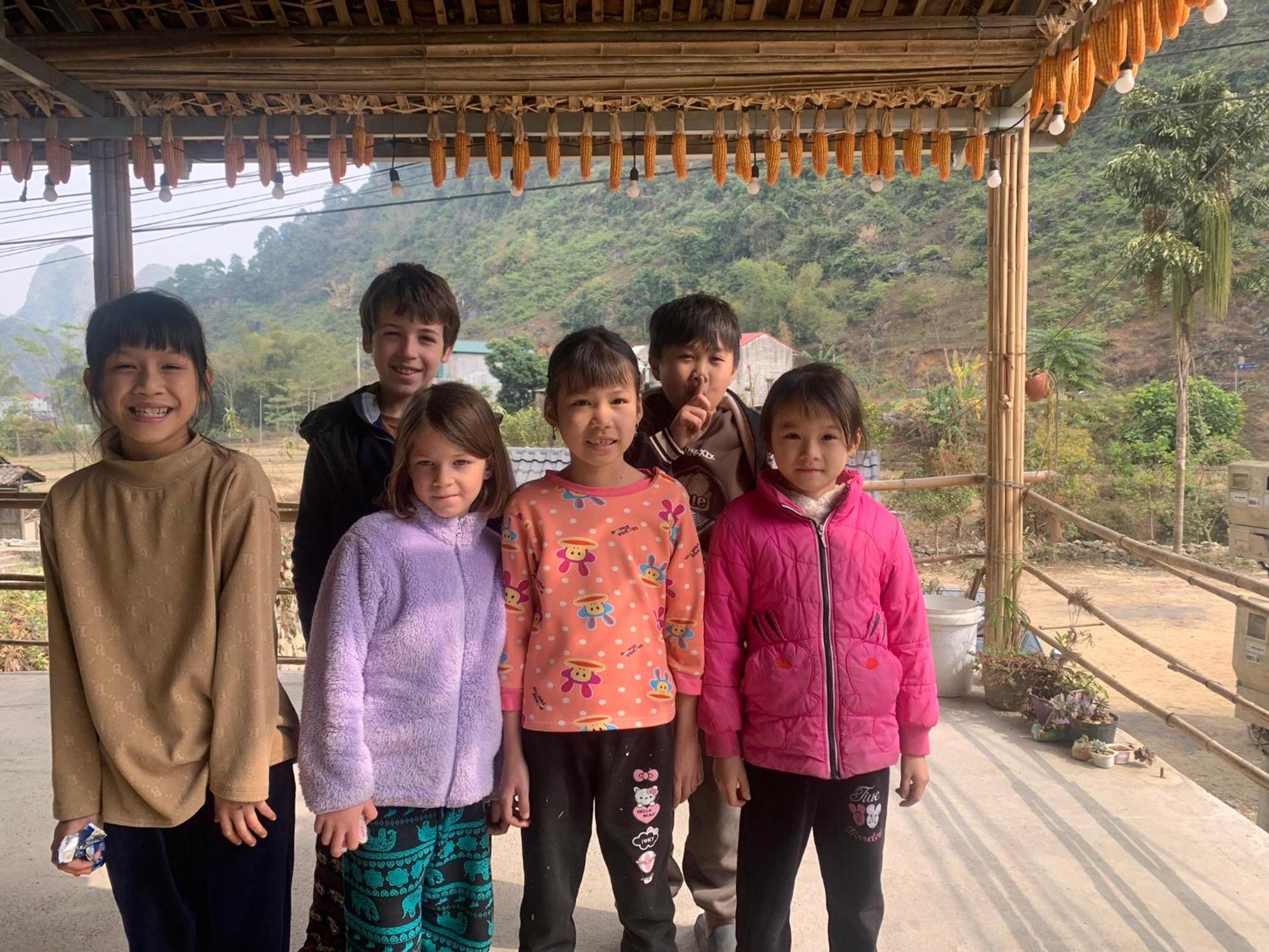 Nha Co Ban Gioc - Lang Da Khuoi Ky बहुत बड़ा घर Trung Khanh